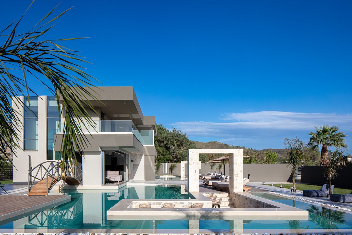 Nature Retreat amidst Mountains & Lake