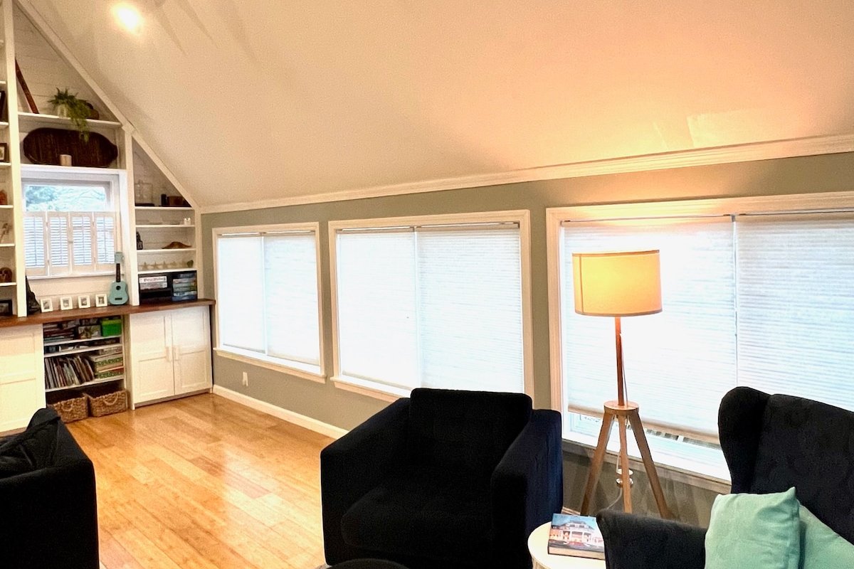 Entire Home w/Backyard & Hot Tub, Close to Beaches gallery image 5