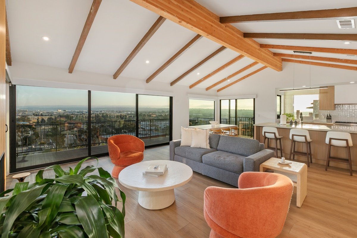 Heated Pool-Jacuzzi-King Bed-City Views-Chic Decor gallery image 2