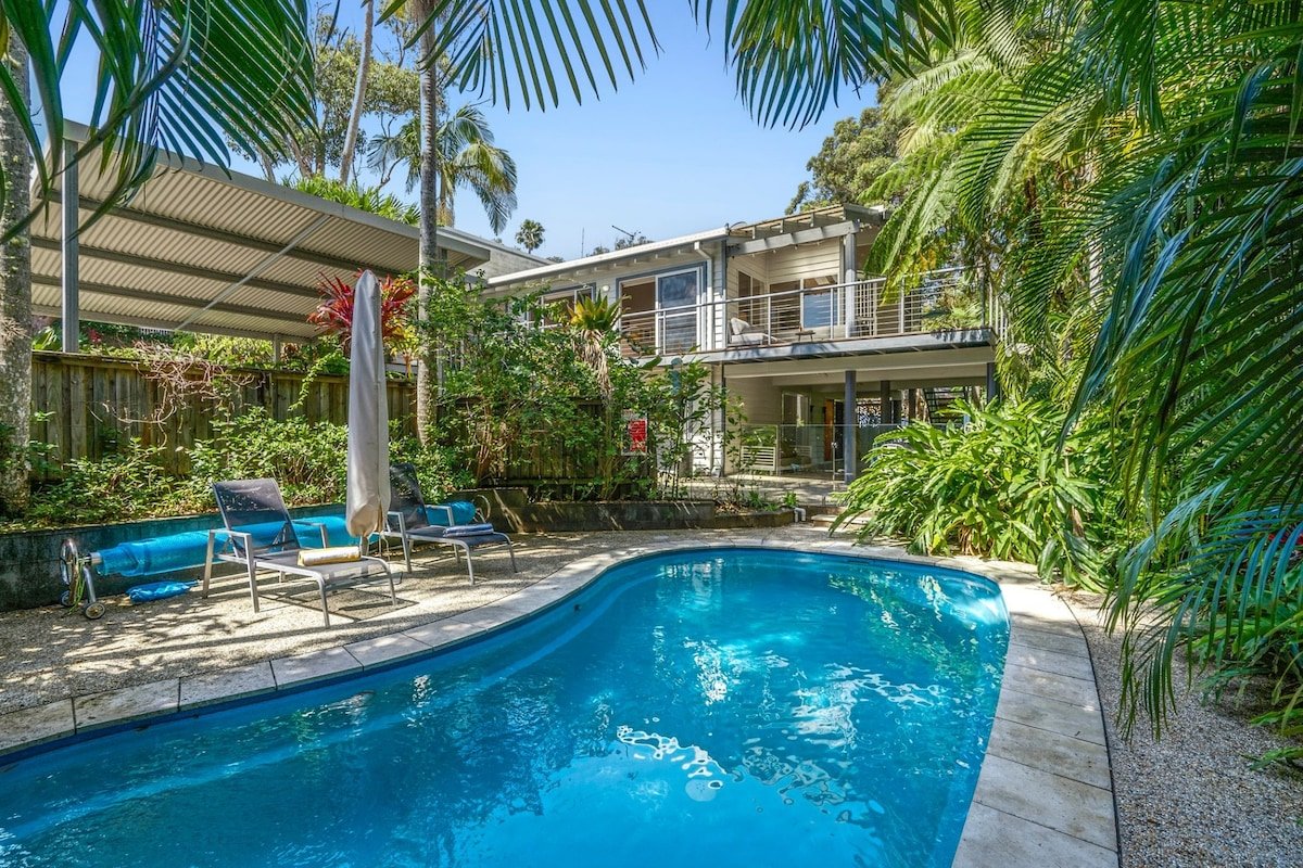 Omanu – family home with pool gallery image 2