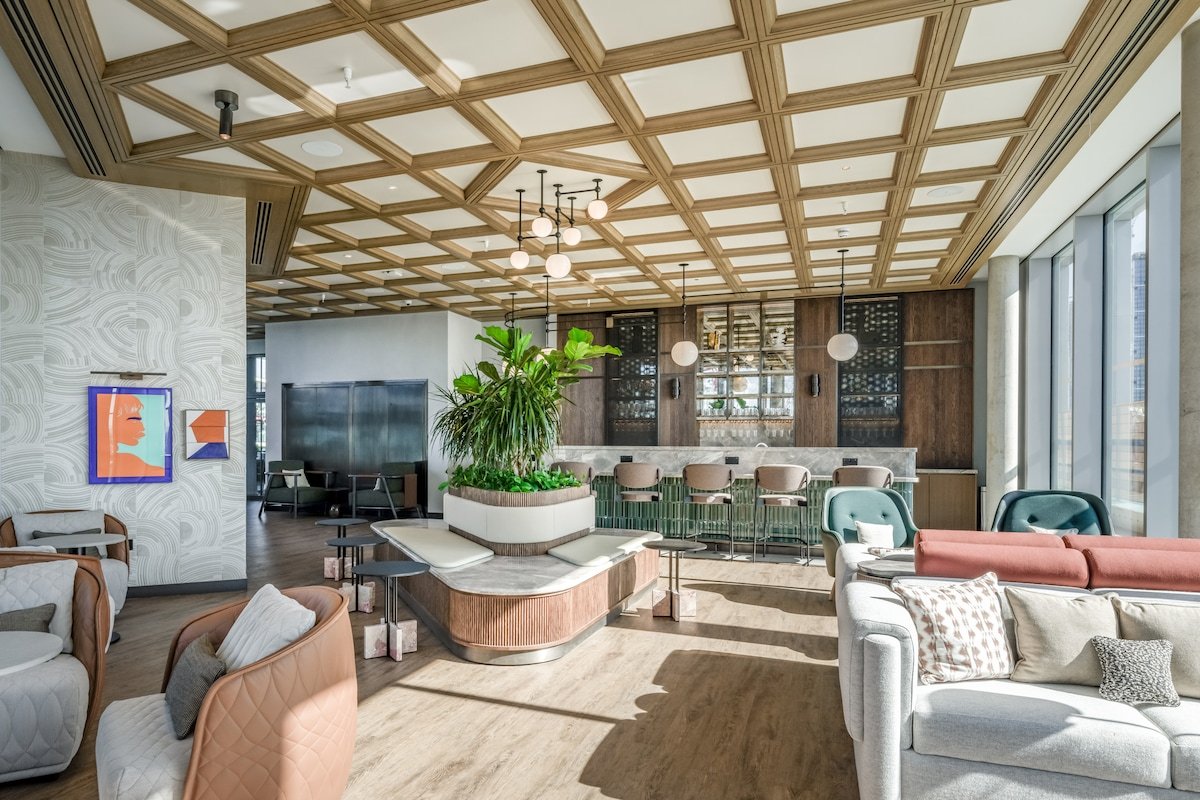 Stunning 3 Bed in Battersea w/ Pool, Gym & Rooftop gallery image 5