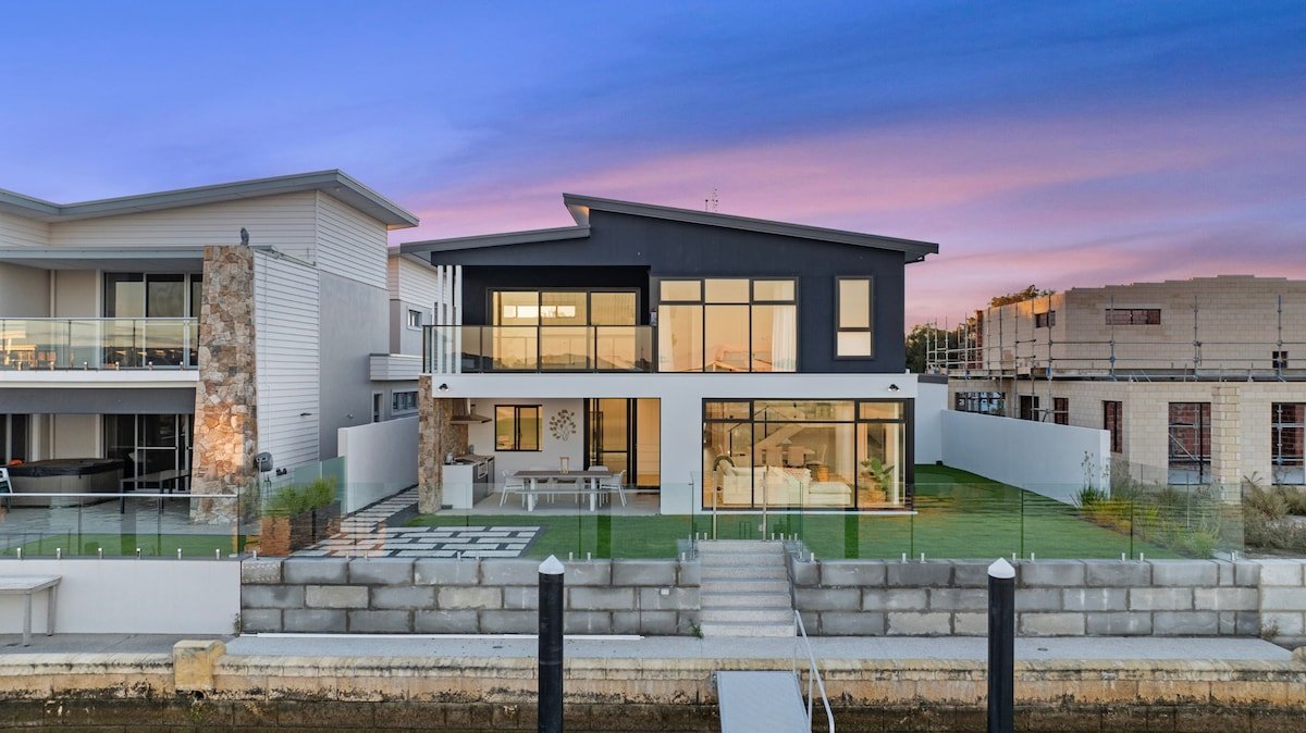 Ultimate Luxury on the waterfront gallery image 2