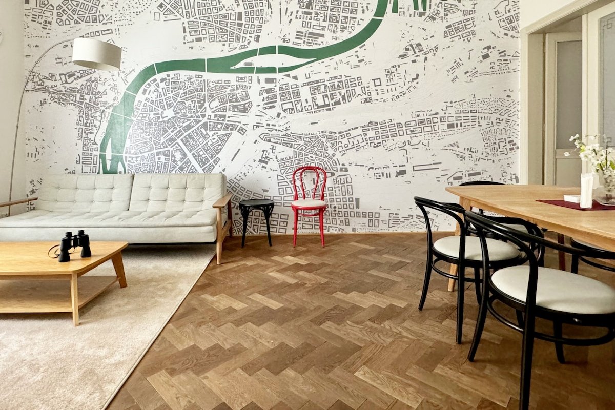 Spacious apartment with 3 bedrooms in Old Town! gallery image 3