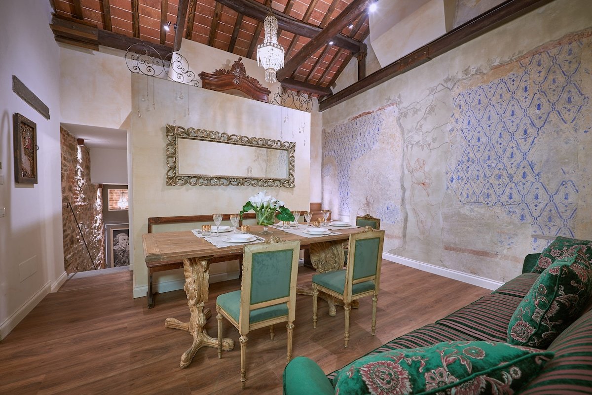 Firenze Rentals Deluxe Apartment Cimatori gallery image 2