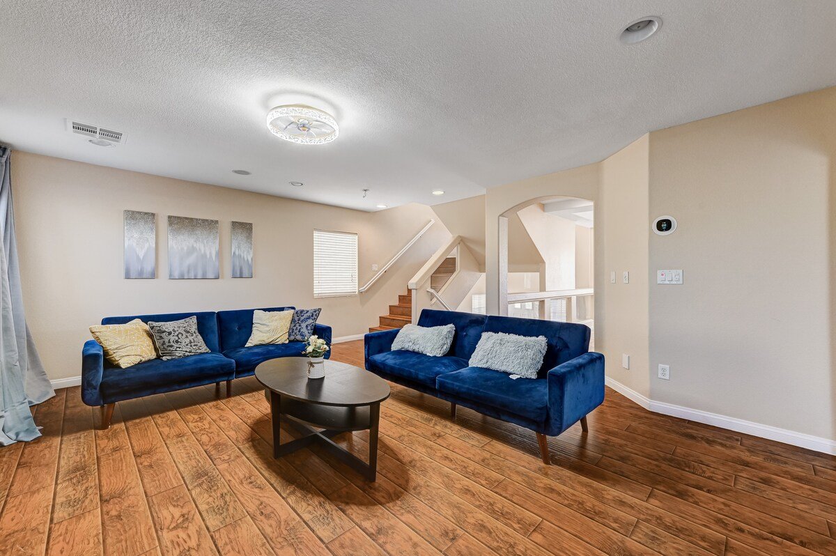 comfortable house/3 storynear airportcasino outlet gallery image 3