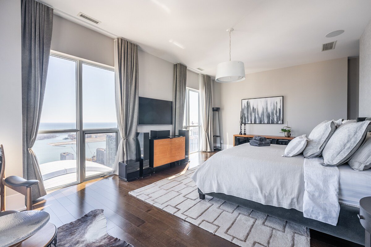 Award Winning 3BR Luxury Penthouse •Stunning Views gallery image 3