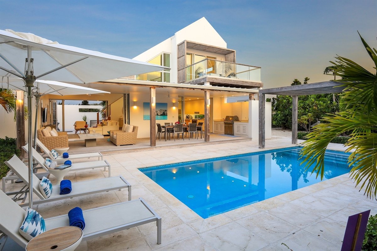 No Snow Here: Villa w/Pool & Golf Cart Near Beach