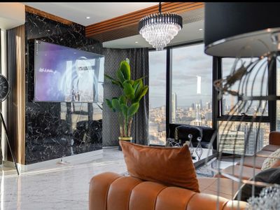 Most lavish apt 40+ Floor skyviwe ist #90