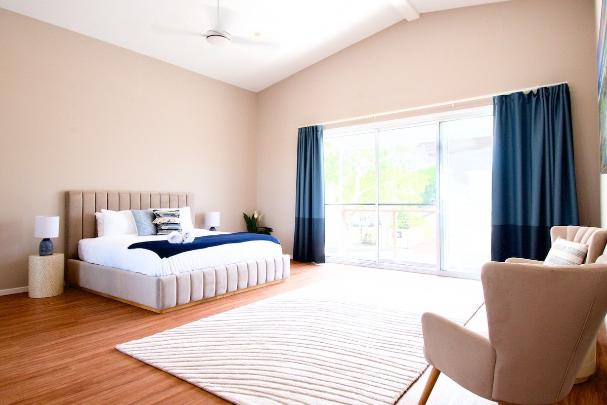 Beachside Entertainer’s Dream | Spacious Luxe Home gallery image 5