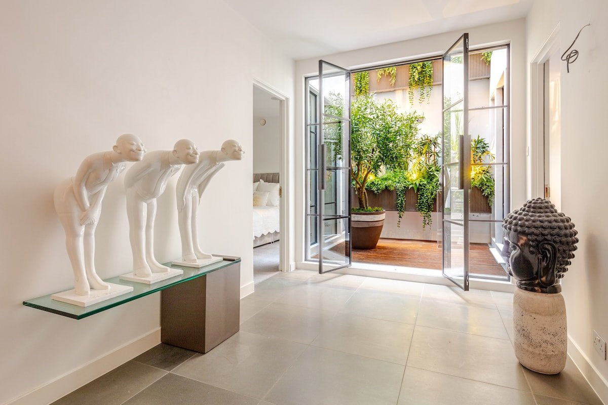 Stunning Designer Mews House in Central London