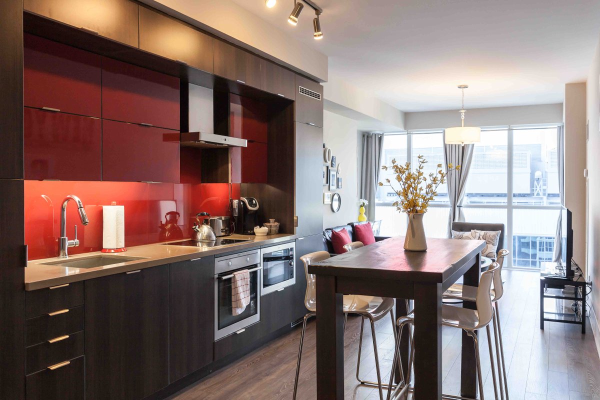 5 Star Location-CN Tower View-Parking