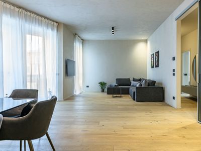 [Luxury Apt Essence]: 2 Rooms, 2 bath, Wi-Fi