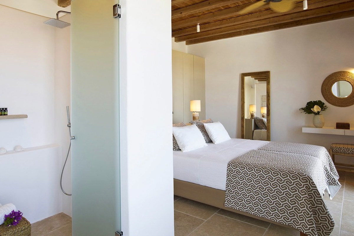 “Daenerys” by Aqualiving Villas gallery image 4