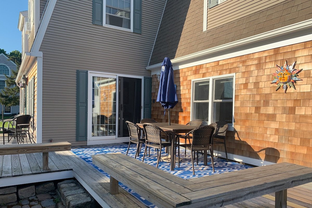 Escape to Seascape 4.5 BDRM, 7 beds. Walk to beach gallery image 4