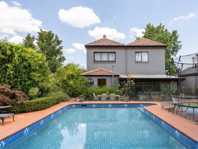 Prime Location | Stylish 5 Bedroom House with Pool