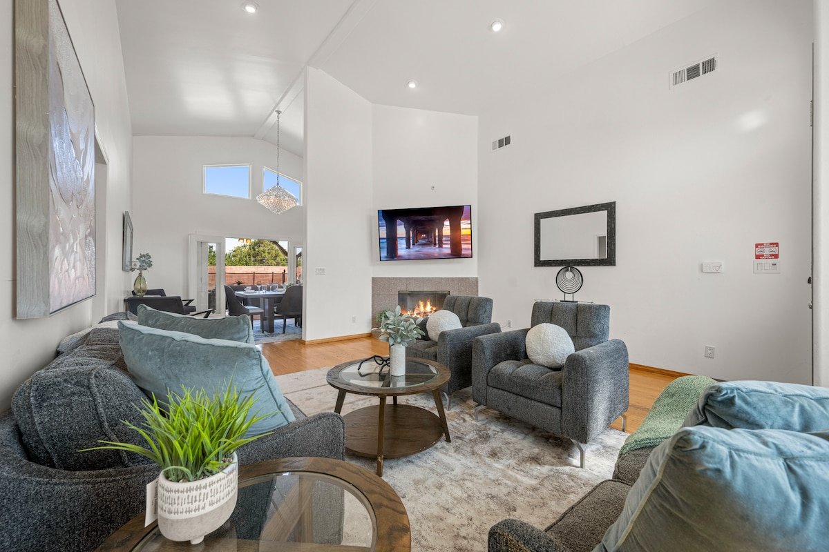 131 South of Blvd Upscale Area, Nice Home Pool-Spa gallery image 2