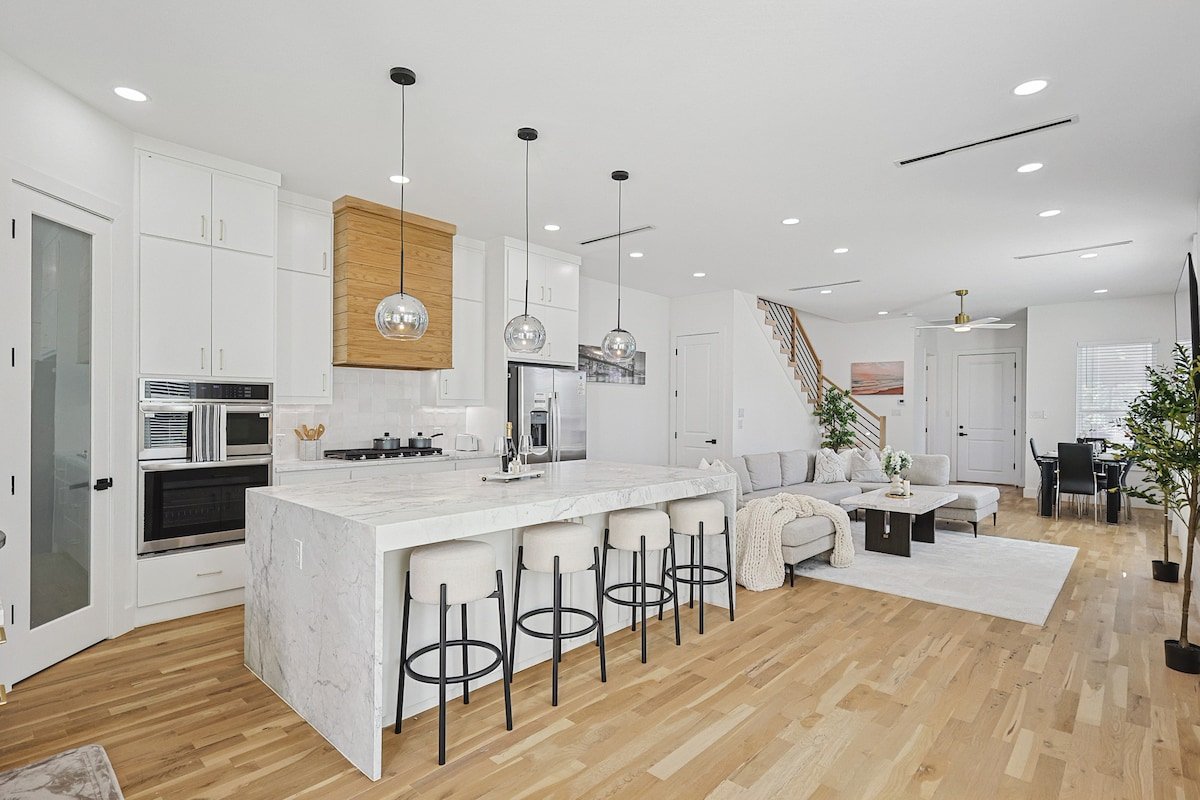 Upscale Group Getaway | Sleeps 25, Downtown Dallas gallery image 3