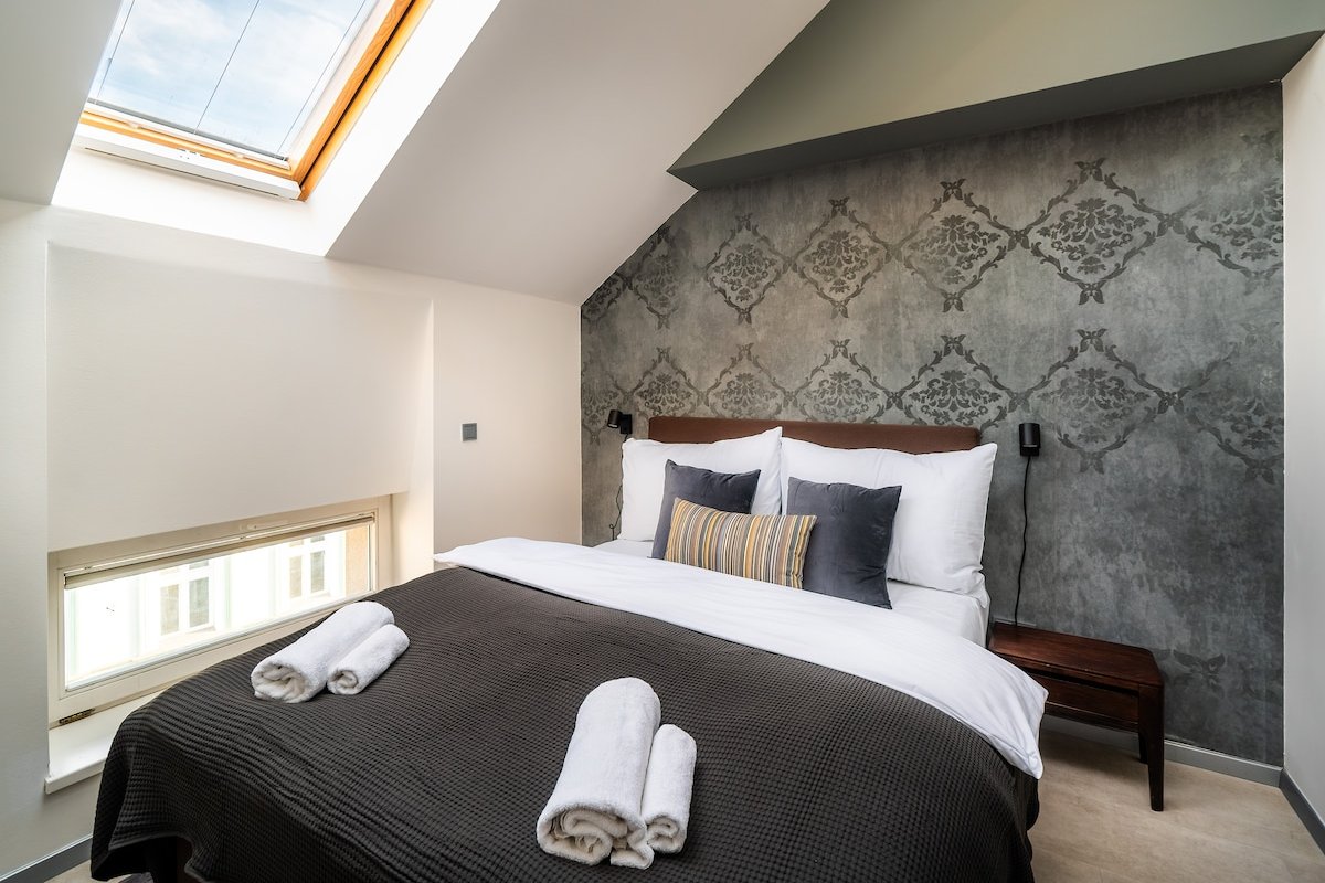 A/C Luxury Loft: Friends & Family Edition gallery image 5