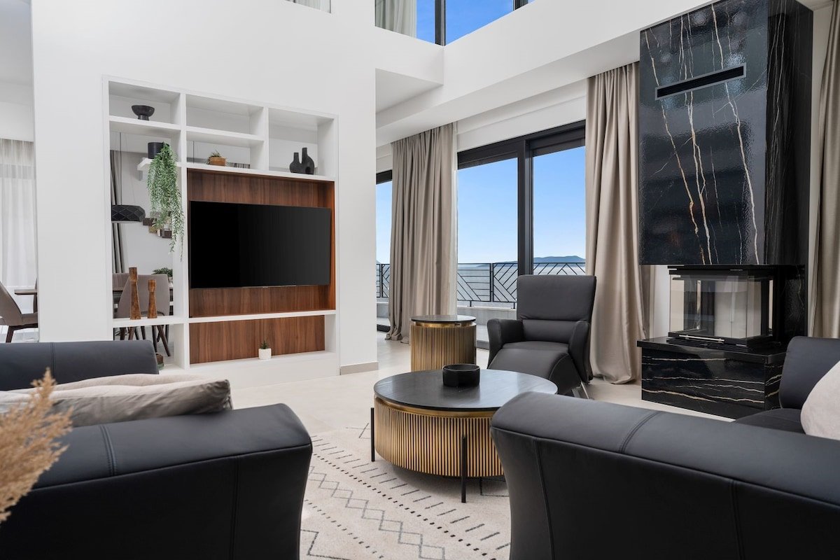 Luxury Beachfront Villa Euphorica for 10 -Pool,Gym gallery image 4