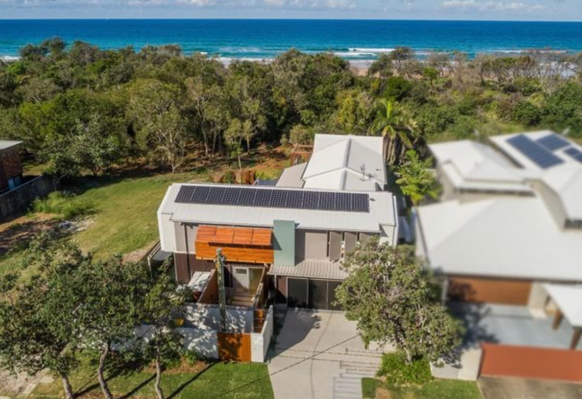 Beachfront Heated pool 1km to village gallery image 5