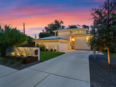 Zilker Home, Heated Pool, Hot Tub, Walkable, EV