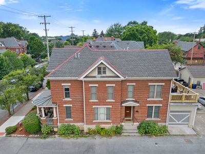 Combined 2 homes- 9BR/8 BTH, 25 beds Best Location