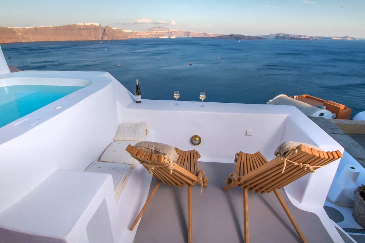 Hector Luxury Cave gallery image 2