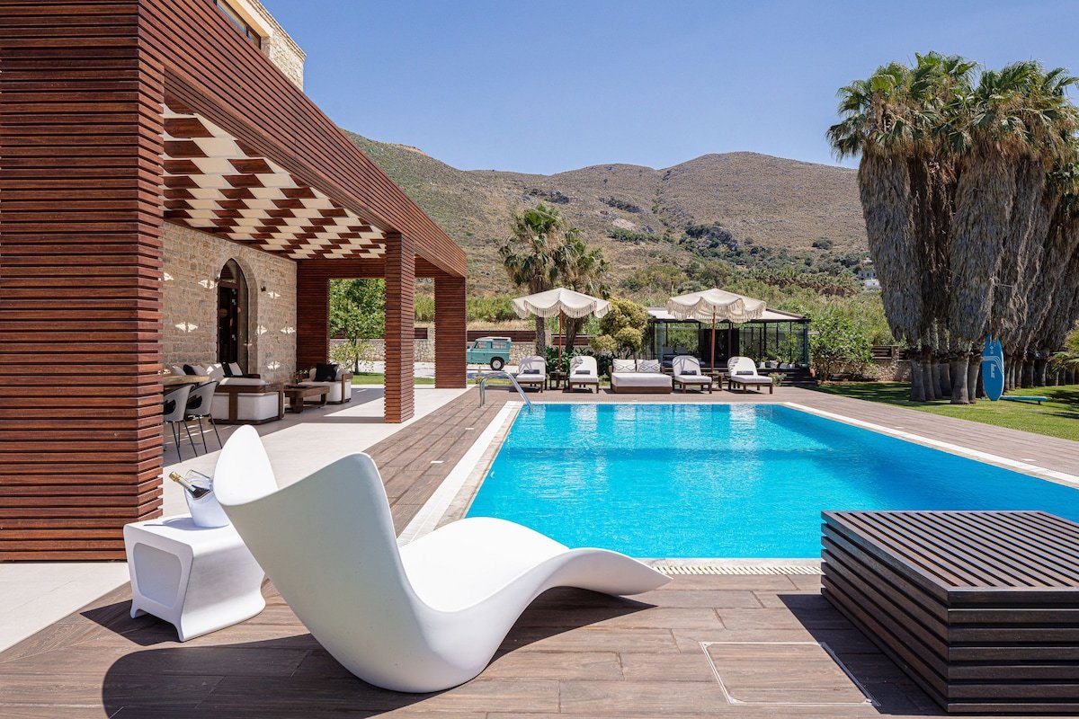 Villa Lygia-Beachside Luxury Redefined: by etouri gallery image 5