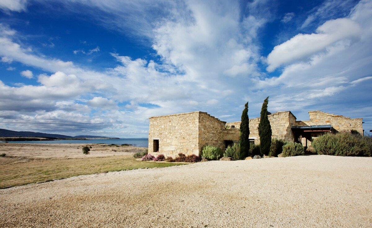 Thalia Haven: remote, wild, off the grid gallery image 3