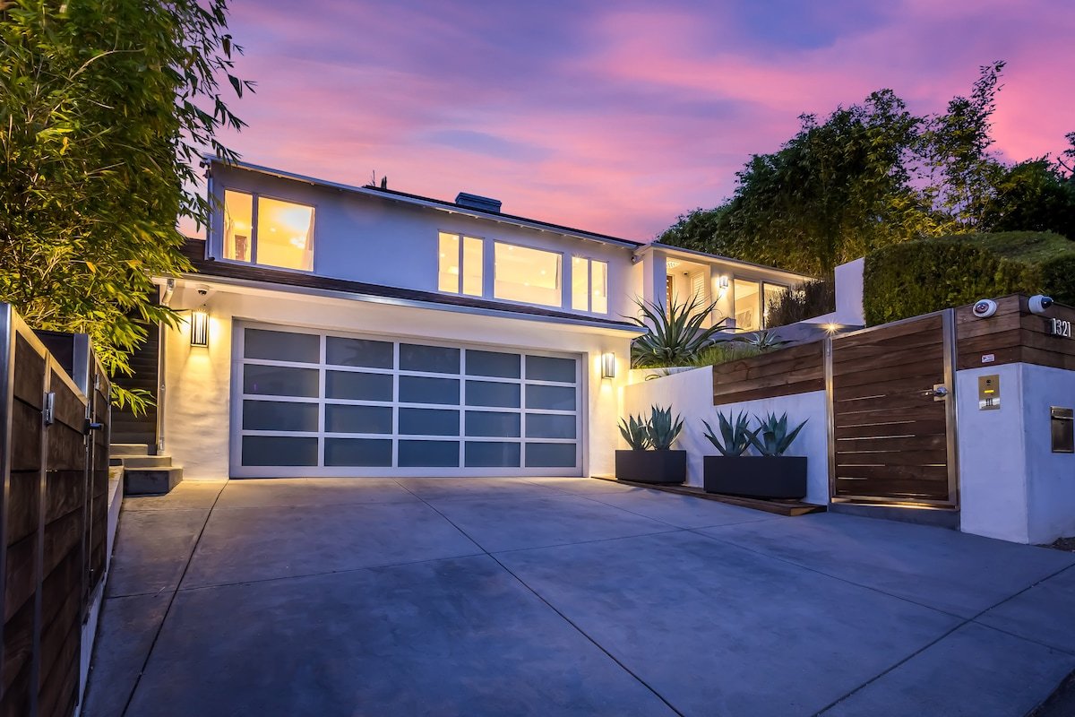 Sunset Strip 5* Resort Like Home w/Pool/Spa + More gallery image 4