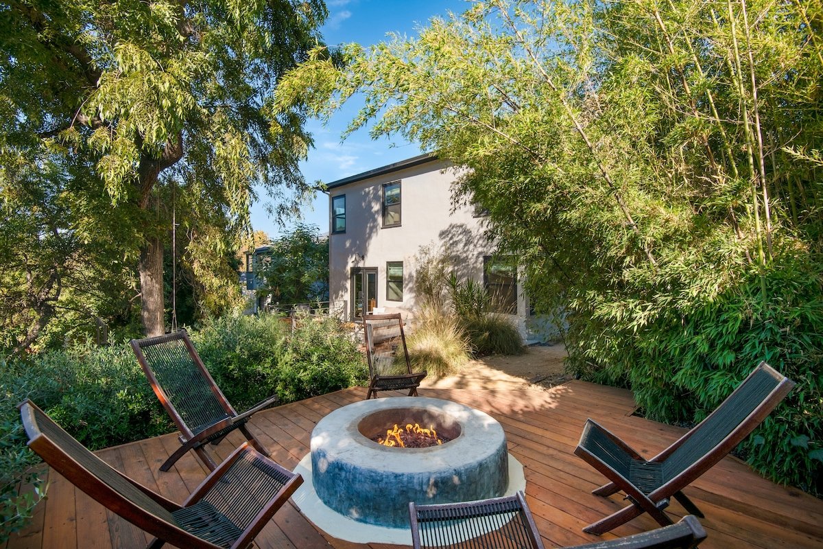 Silver Screen by AvantStay | Luxe Backyard Escape gallery image 3