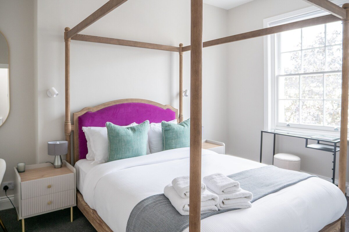 Spectacular flat located in prime Notting Hill gallery image 5