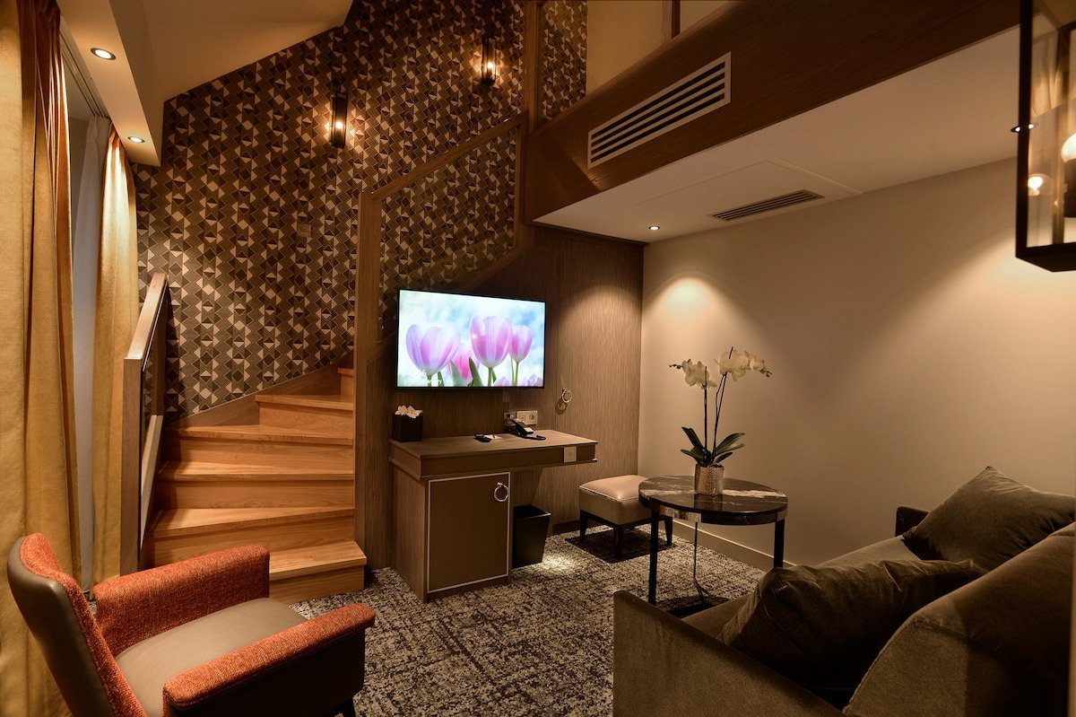 Wonderful Duplex Suite in the Heart of Paris gallery image 2