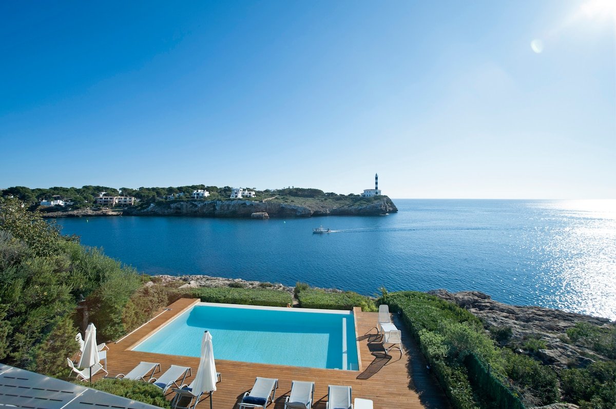 Villa Vistazul Sea-front majestic 5 bedroom villa gallery image 2