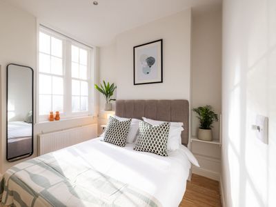 The Maddox – Unique 3BR Apartment in Prime Mayfair