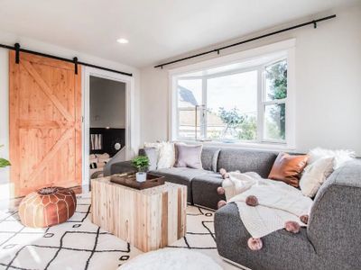 Seattle 4BR Farmhouse – Yard & Cozy Fire Pit