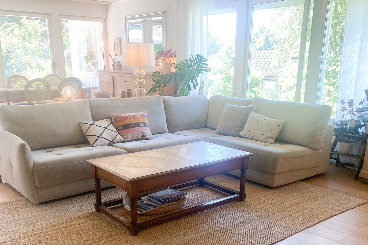 Cheerful 3 bedroom home opposite lake Geneva gallery image 4