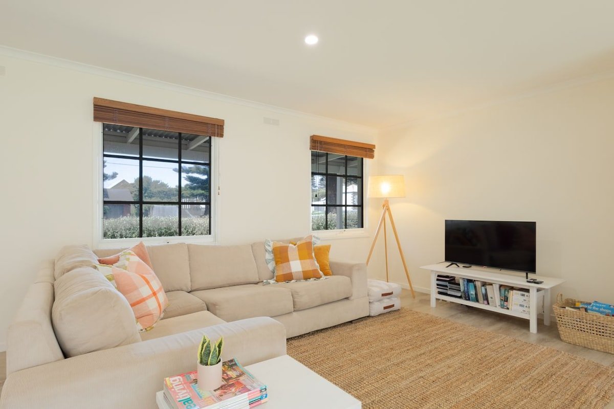 Lyons, Central Whaler’s Cottage gallery image 2