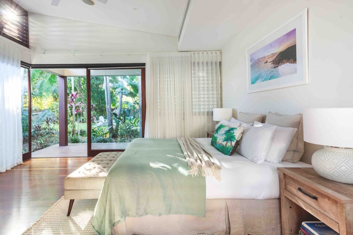 Beachfront Byron Bay – Family + Pets + Heated Pool gallery image 5