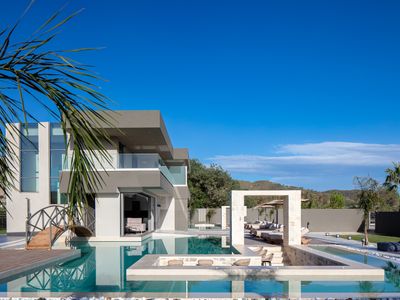 Nature Retreat amidst Mountains & Lake