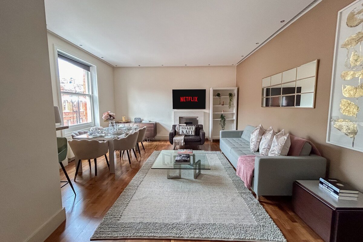 The Sophisticated Apartment in Knightsbridge gallery image 2