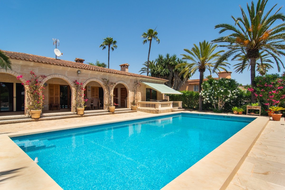 Hideaway with 100m² Pool in a Green Oasis gallery image 4