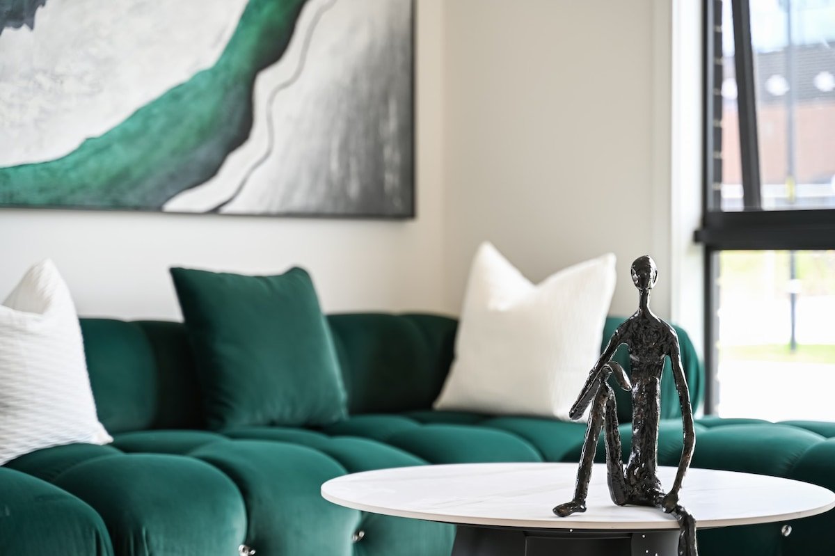 5 Bedrooms Brand New Art Gallery •Walk to Shops gallery image 4