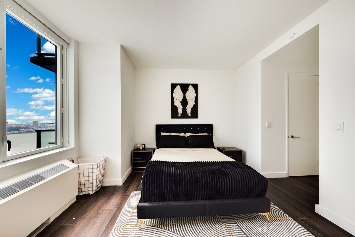 Lavishly styled 2 bedroom High-Rise Apartment gallery image 4