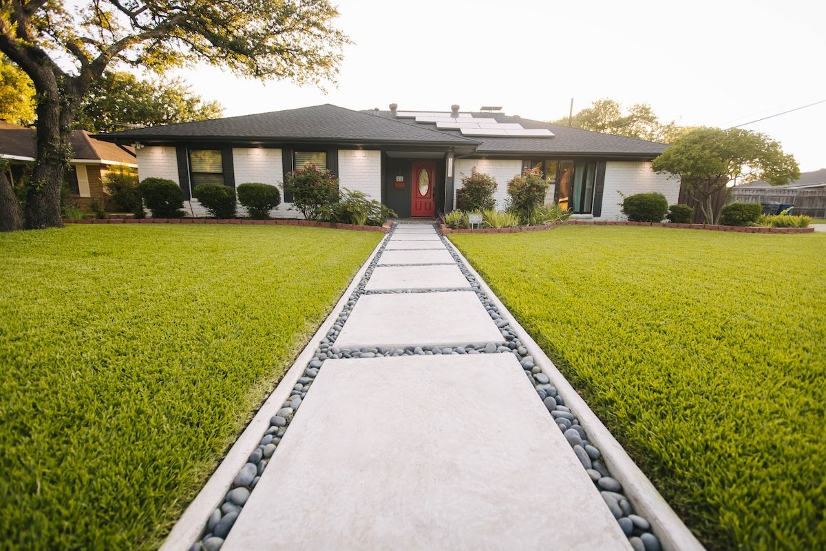 Sleeps 20 w Heated Pool & Billiards by DAL Airport gallery image 4