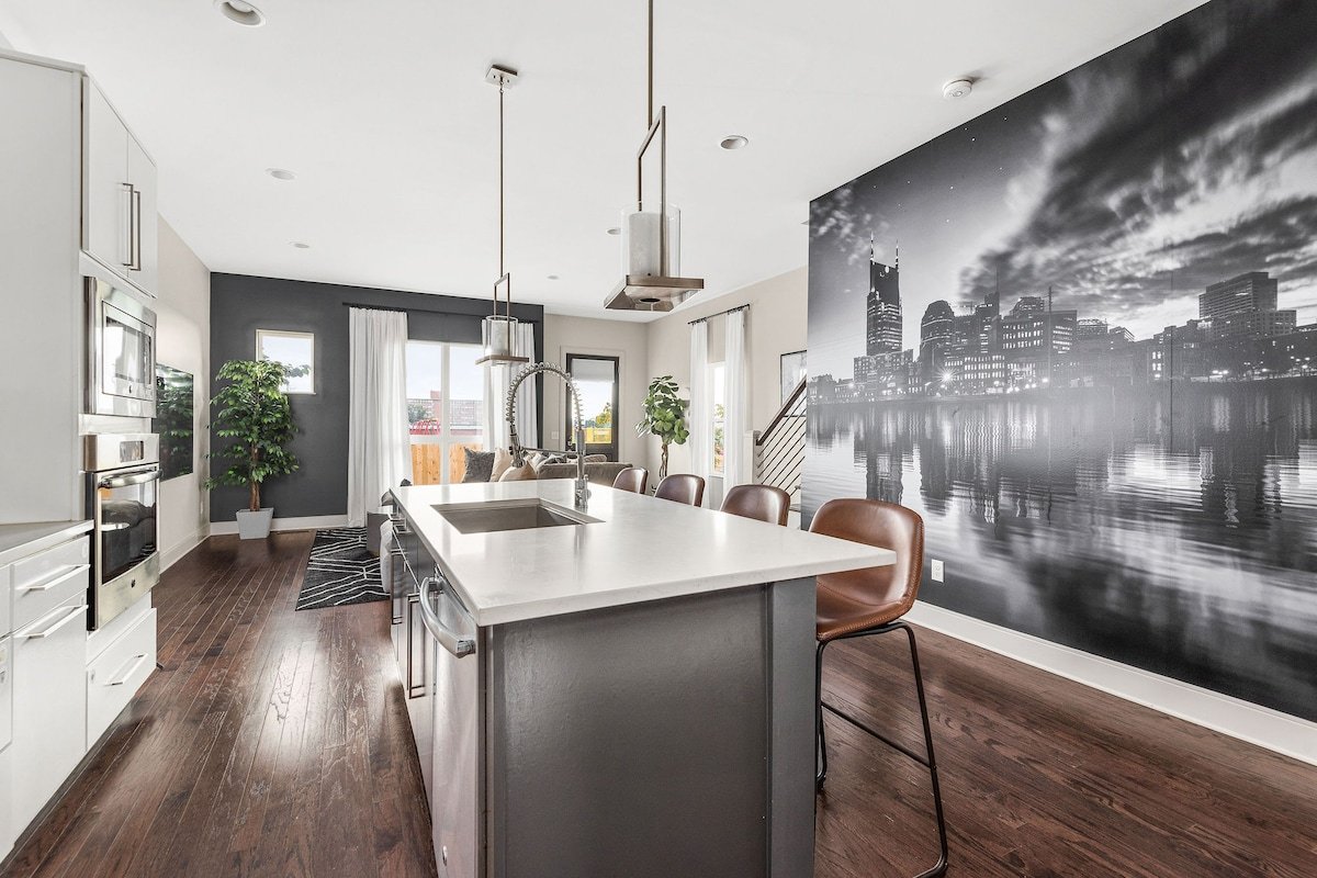 Immaculate Gulch home w/ stunning downtown views! gallery image 5