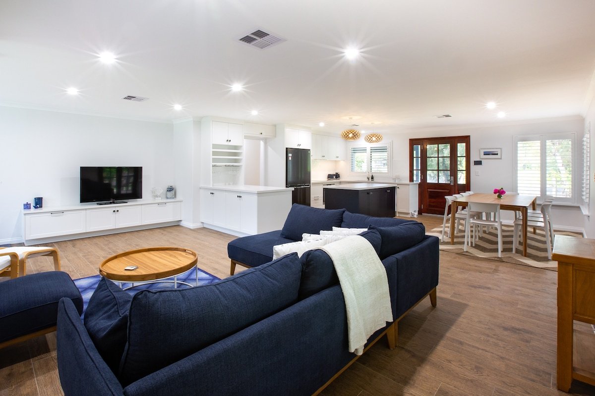 Bay Cottage—Seaside Serenity Close to Town gallery image 3