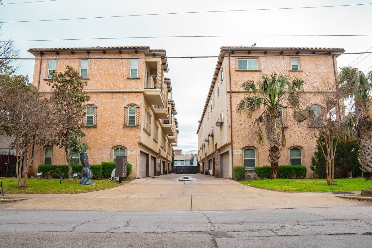 Cozy 2 Townhomes near Lower Greenville gallery image 2