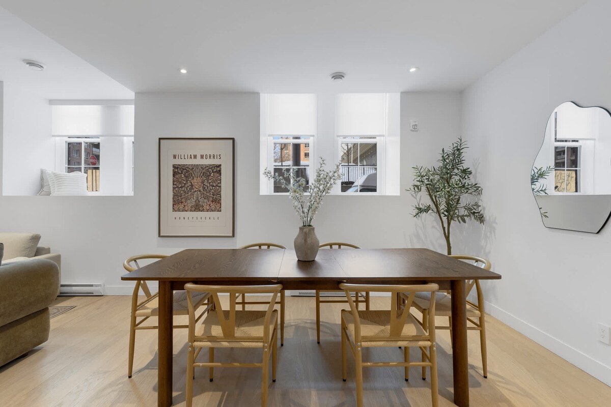 Old Montreal/Downtown 3BDRS-3BA-8Guests gallery image 5