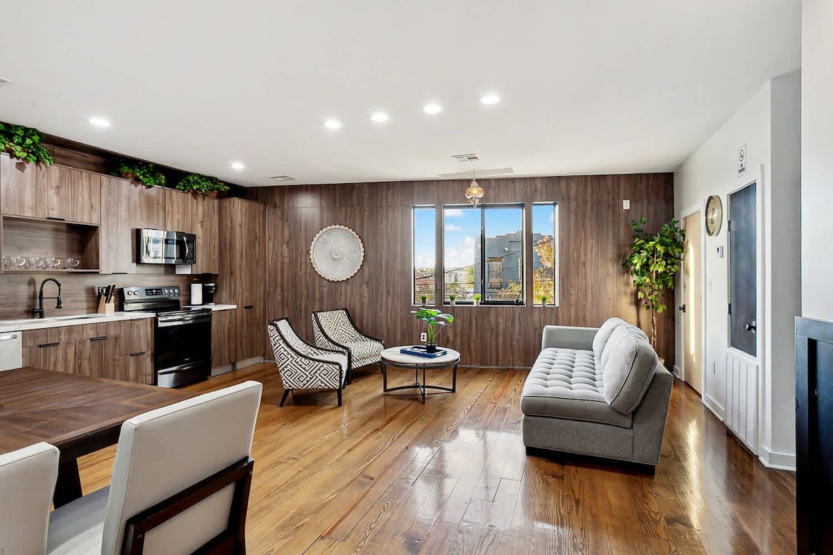 Luxury Villa w Rooftop gallery image 2